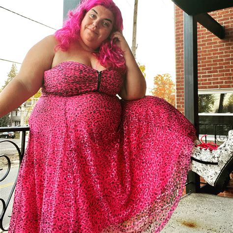 300 lb woman pictures.